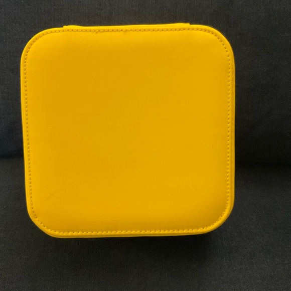 Stoney Clover Lane travel case in lemon - Picture 2 of 8